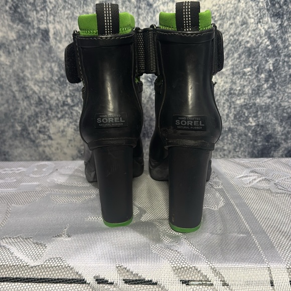 Sorel Medina III black rubber waterproof high heeled boot green accents neoprene - Picture 4 of 7